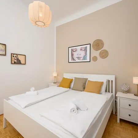 Spacious In For 6 People شقة *