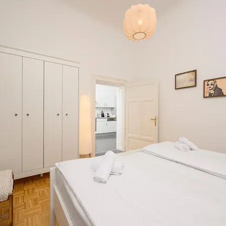 Spacious In For 6 People شقة