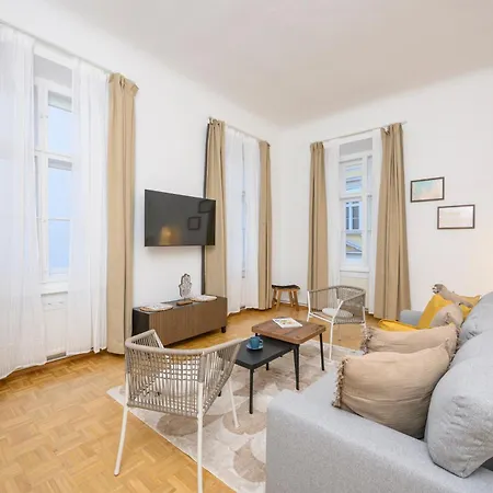 Apartment Spacious In For 6 People *