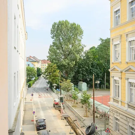 Apartment Spacious In For 6 People