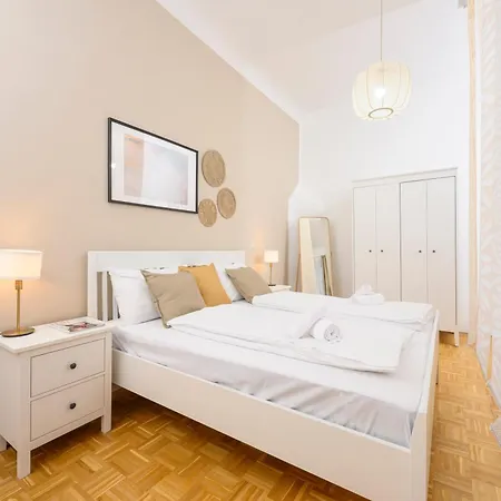 Spacious In For 6 People Appartement Graz