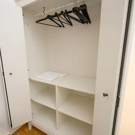 Apartment Spacious In For 6 People