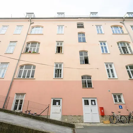 Spacious In For 6 People Appartement Graz