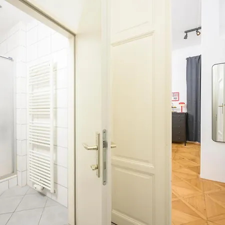 Spacious In For 6 People 公寓