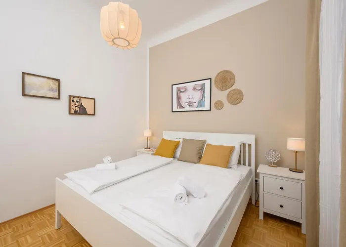 Spacious In For 6 People 아파트 *