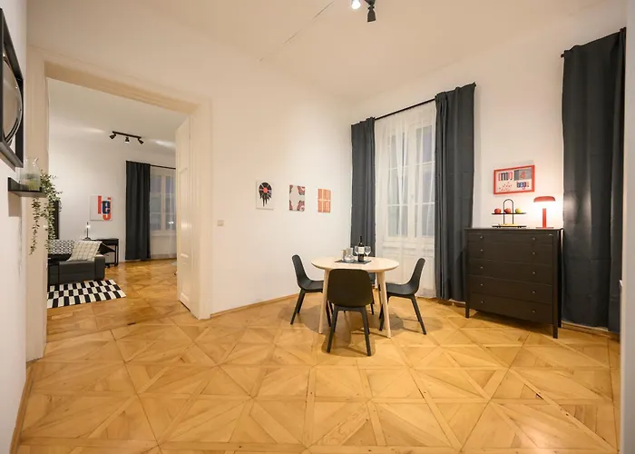 Spacious In For 6 People 아파트 *