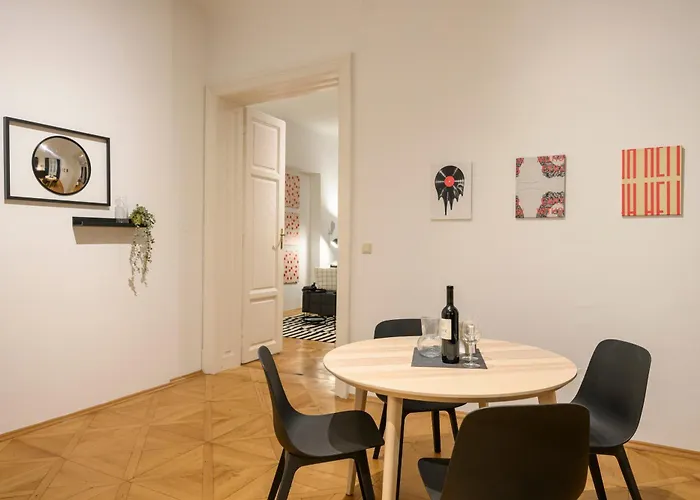 Apartament Spacious In For 6 People *