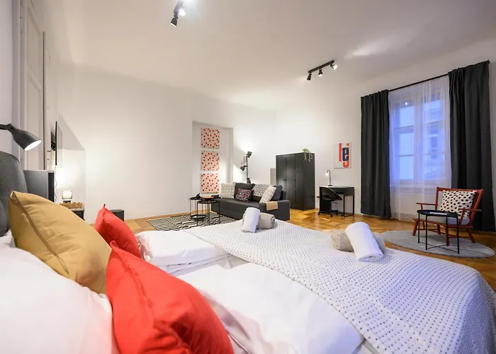 아파트 Spacious In For 6 People 그라츠
