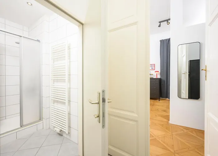 Spacious In For 6 People 아파트